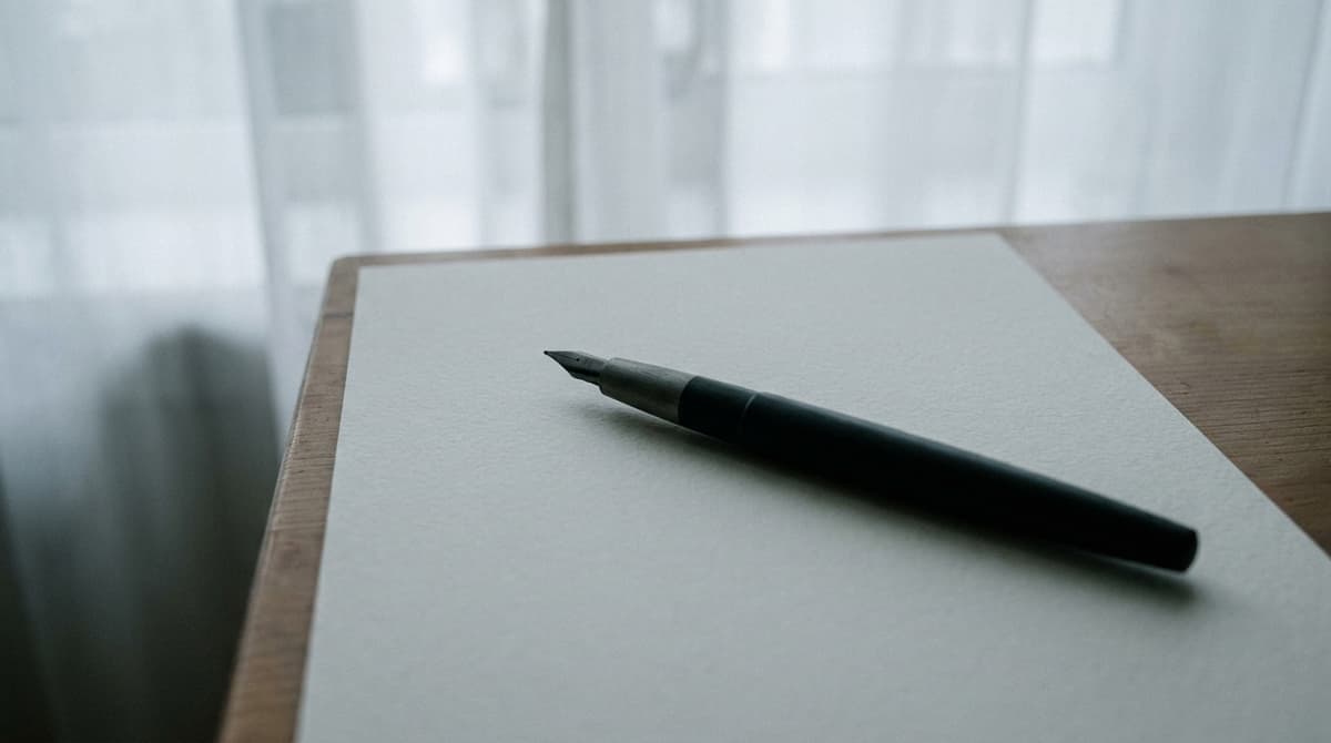 Ohio: a fountain pen lying across a blank sheet of paper